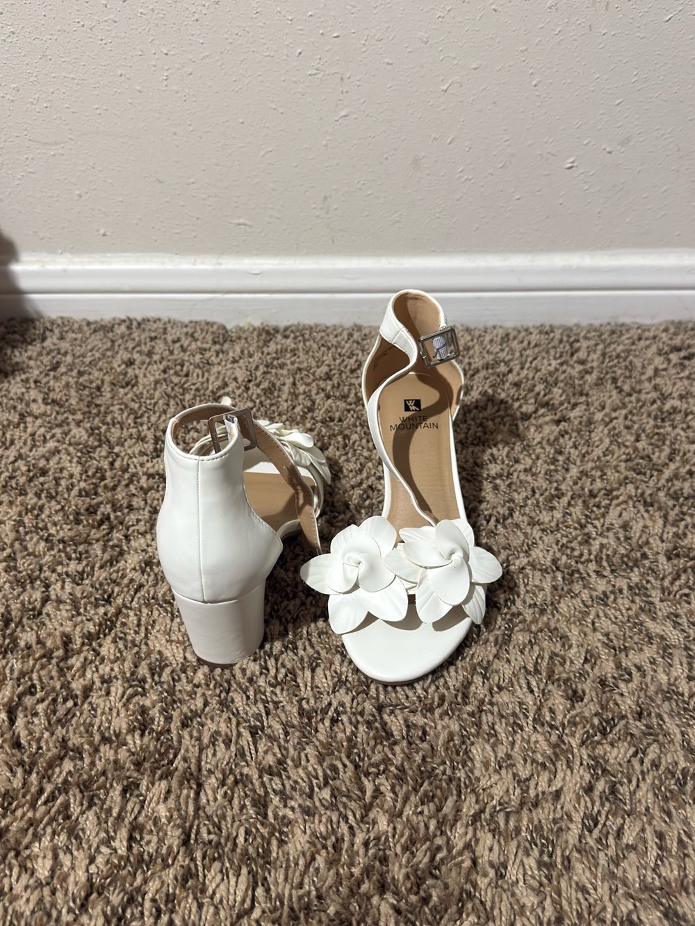 White Mountain White Floral Block Heel Sandals